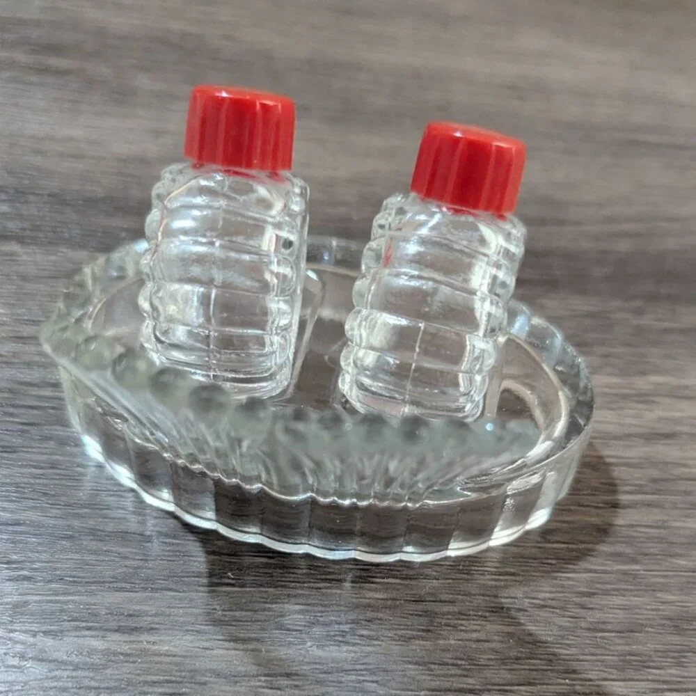 Mini Vintage 1940s Clamshell Glass Salt & Pepper Shakers Red Lids Feather Tray S